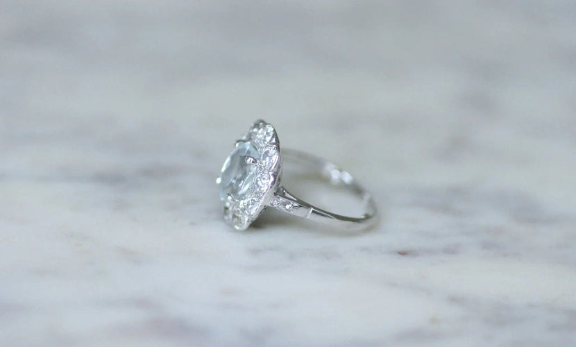 Bague 53 Bague marguerite Art Deco aigue-marine entourage diamants 58 Facettes
