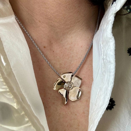 Pendentif POIRAY - Pendentif fleur Or blanc Diamant 58 Facettes REF24010-174