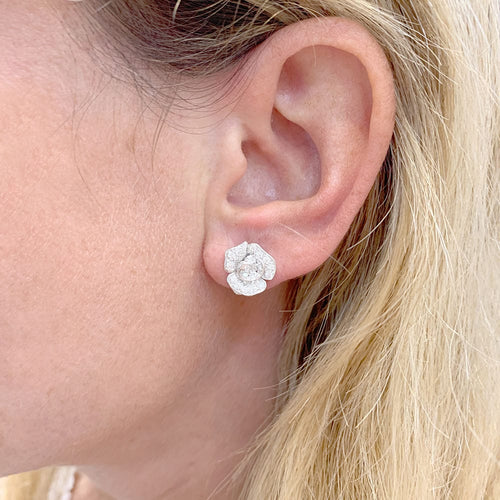 Boucles d'oreilles Boucles d'oreilles, "Fleurs", or blanc, diamants. 58 Facettes 33050