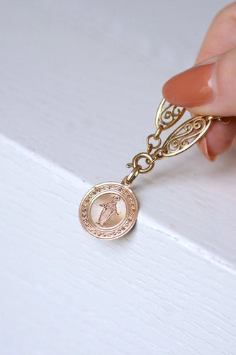 Pendentif Médaille ancienne Vierge Marie en or rose 58 Facettes