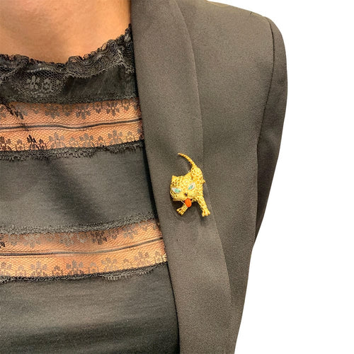 Broche Broche Mauboussin "Chat" en or jaune, corail, diamants et émeraudes. 58 Facettes 31757