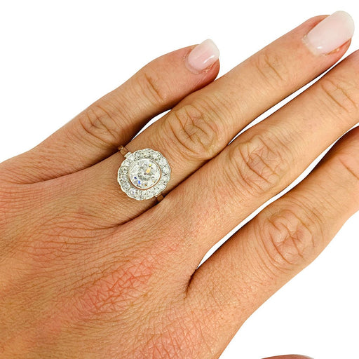 Bague 55 Bague marguerite en or blanc et diamants. 58 Facettes 31177