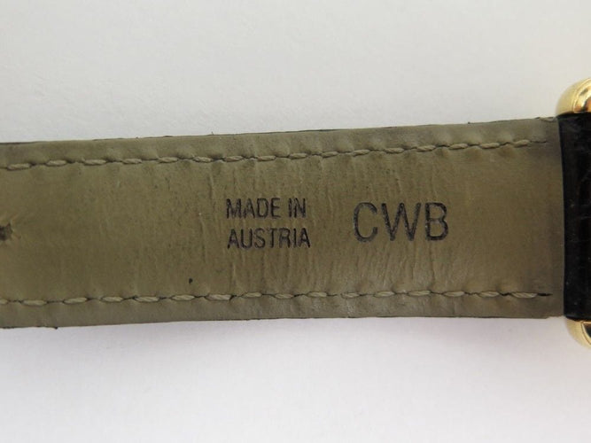 Montre montre tank louis CARTIER 2442 quartz 30 mm en or 18k crocodile 58 Facettes 220473