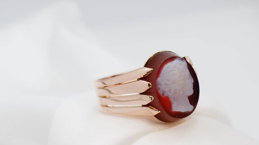 Bague Bague chevalière années 50 en or rose et camée 58 Facettes 30277