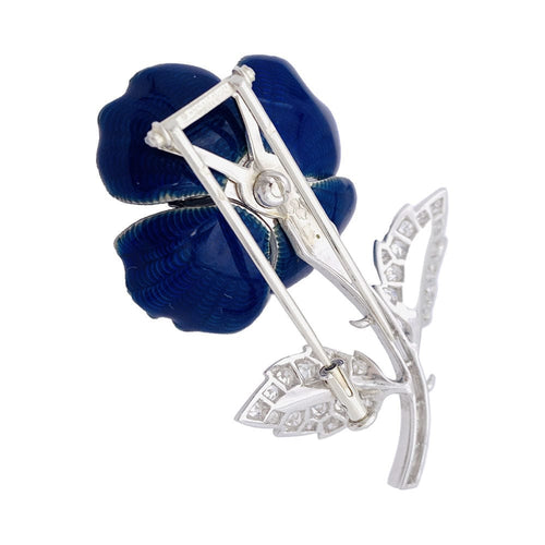 Broche Clip Boucheron, "Eglantine", en or blanc, platine, émail et diamants. 58 Facettes 33342
