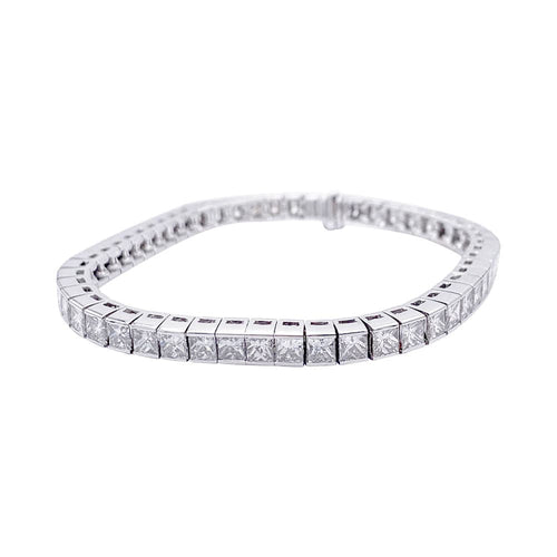 Bracelet Bracelet ligne or blanc et diamants taille princesse. 58 Facettes 32893