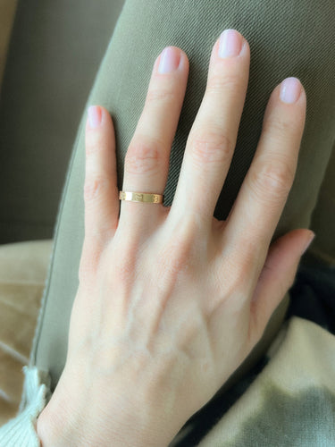 Bague Alliance de la maison Cartier modèle Love or jaune 58 Facettes