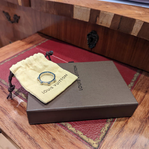 Bague Bague "Clous" signée Louis Vuitton en or blanc et diamant 58 Facettes 24503