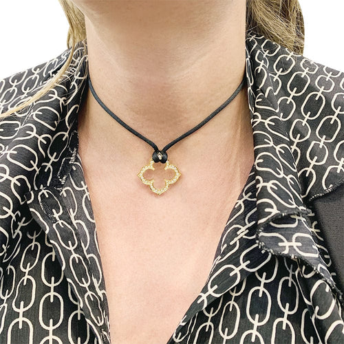 Collier Collier Cartier, "Trèfle Gothique", or jaune et diamants. 58 Facettes 33408