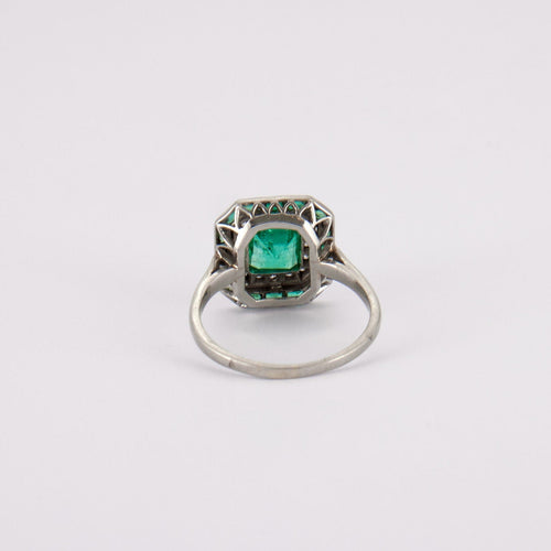 Bague Bague rectangulaire, en or blanc, diamants, émeraude 58 Facettes