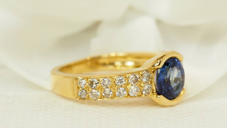 Bague Bague en or jaune, saphir de Ceylan et diamants 58 Facettes F4830