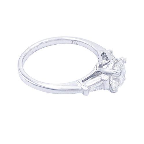 Bague 53 Bague solitaire encadré de diamants baguette. 58 Facettes 32529