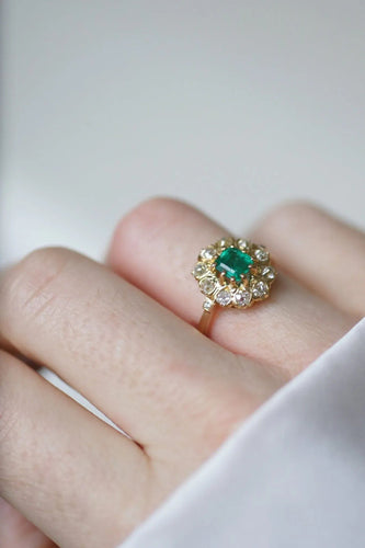 Bague 52 Bague marguerite Or jaune Emeraude et Diamants 58 Facettes