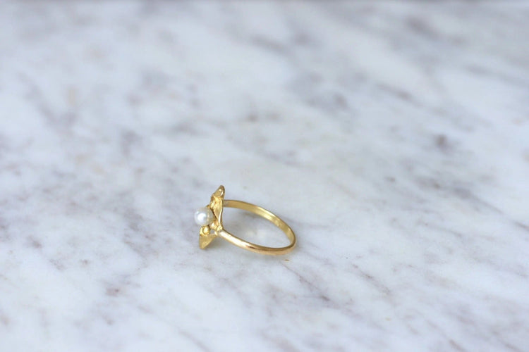 Bague Bague Art Nouveau gui, or et perle 58 Facettes