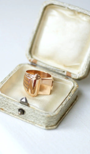 Bague Chevalière Tank en or rose 58 Facettes