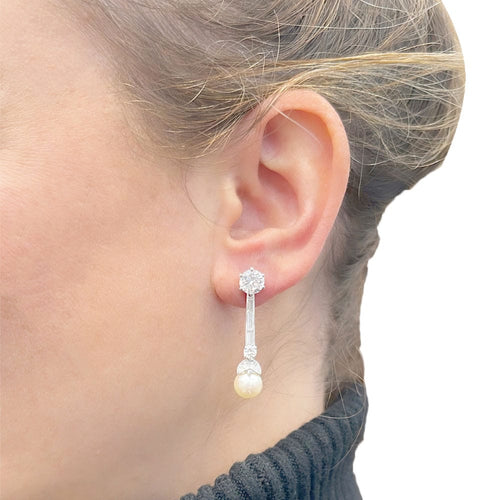 Boucles d'oreilles Boucles d'oreilles pendantes or blanc, platine, perles et diamants. 58 Facettes 32434