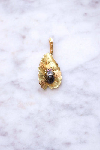 Pendentif Pendentif feuille et insecte ancien en or et grenat 58 Facettes