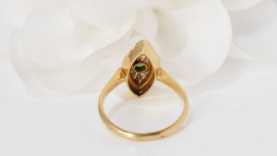 Bague 54 Bague ancienne début XXème en or jaune, émeraudes et diamants 58 Facettes 31726