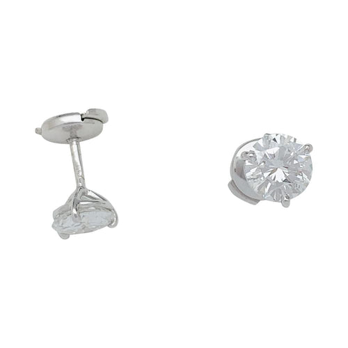 Boucles d'oreilles Puces d'oreilles en or blanc diamants. 58 Facettes 31847