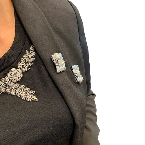 Broche Broches Tank en or blanc et diamants. 58 Facettes 31631