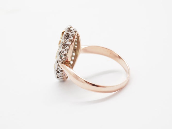 Bague 53 Bague marquise ancienne, émeraudes et diamants 58 Facettes