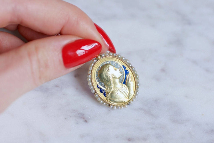 Pendentif Médaille ancienne en or, Vierge Marie, émail et perles 58 Facettes