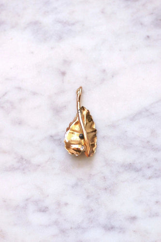 Pendentif Pendentif feuille et insecte ancien en or et grenat 58 Facettes