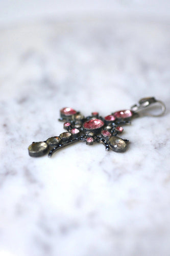 Pendentif Croix ancienne en argent, émail, et pierres du Rhin 58 Facettes