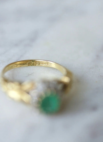 Bague Bague marguerite style Victorien émeraude diamants 58 Facettes