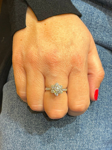 Bague Bague Marguerite or blanc diamants 58 Facettes
