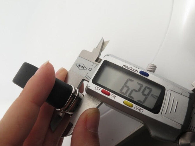 Montre vintage montre CARTIER declaration titane & acier 4 diamants 0.12ct quartz 58 Facettes 254101