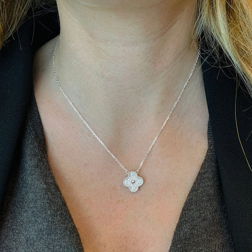 Collier Collier Van Cleefs & Arpels "Vintage Alhambra" en or blanc et diamants. 58 Facettes 31024