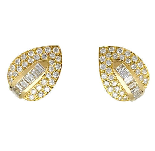 Boucles d'oreilles Boucles d'oreilles "Feuilles" en or jaune et diamants. 58 Facettes 31701