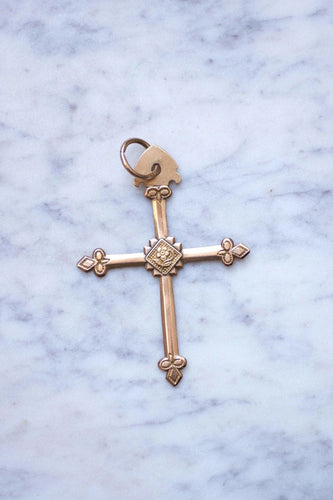 Pendentif Croix Jeannette ancienne régionale en or rose 18Kt 58 Facettes