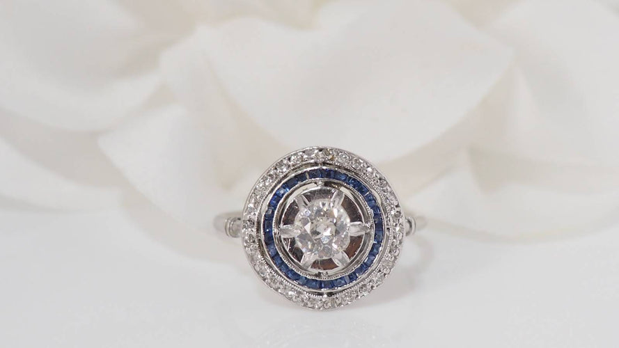 Bague Bague double entourage Art Déco platine, saphirs calibrés et diamants 58 Facettes