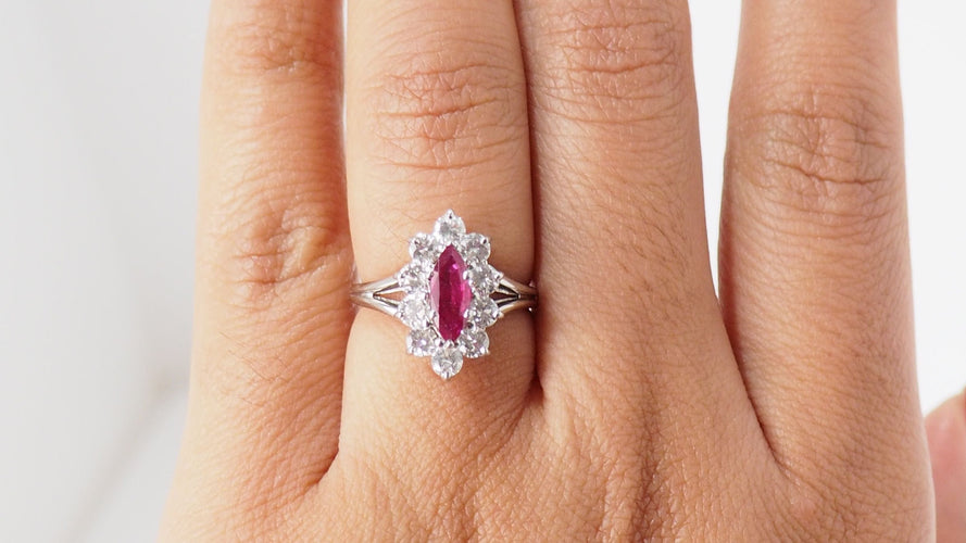 Bague 51 Bague marquise or blanc, rubis navette et diamants 58 Facettes 31031