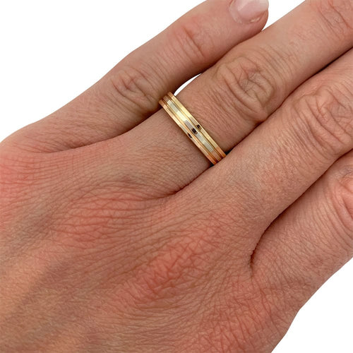 Bague 52 Alliance Cartier, "Vendôme Louis Cartier", trois ors. 58 Facettes 31331