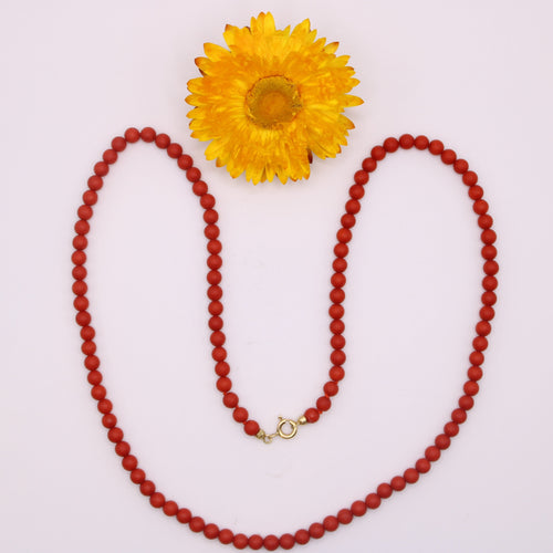 Collier Collier Perles de corail rouge fermoir or jaune 58 Facettes