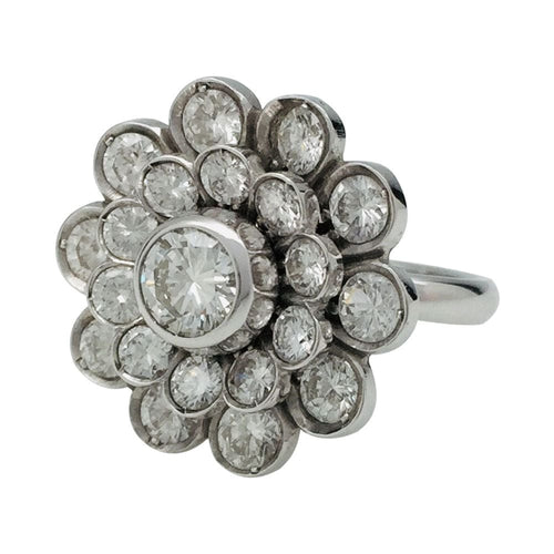 Bague 53 Bague marguerite en or blanc, diamants. 58 Facettes 26243