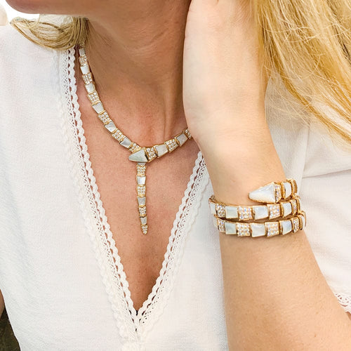 Collier Collier Bulgari, "Serpenti Viper", or rose, nacre et diamants. 58 Facettes 33143