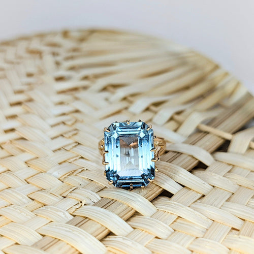 Bague Bague en or jaune et spinelle 58 Facettes 16864