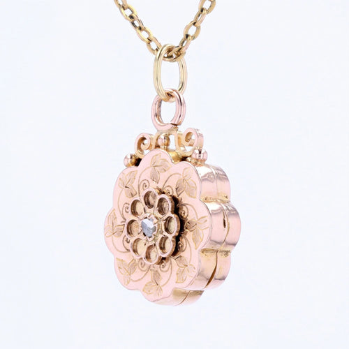 Pendentif Médaillon ancien or rose ciselé diamant 58 Facettes 19-631A