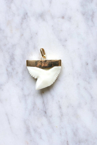 Pendentif Pendentif vintage charm or dent de requin 58 Facettes