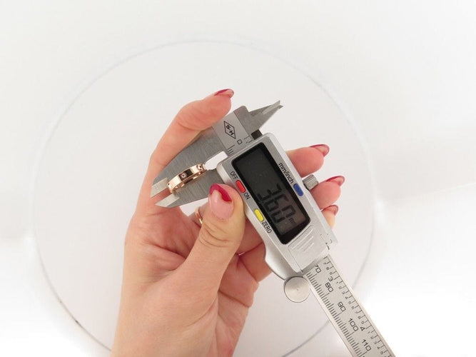 Bague 54 bague LOUIS VUITTON alliance empreinte diamant or 18k 58 Facettes 256382