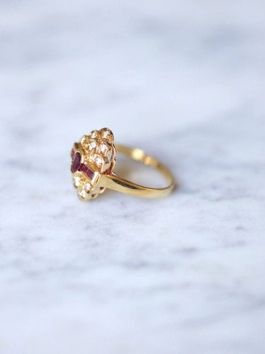 Bague de fiançailles vintage rubis entourage diamants sur or jaune 58 Facettes