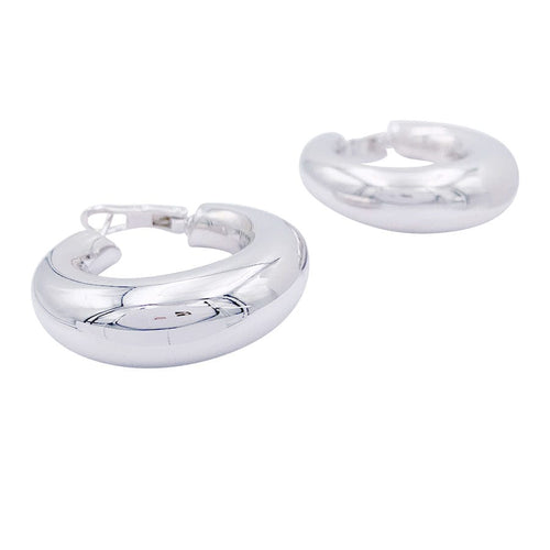 Boucles d'oreilles Créoles Chaumet, "Anneau", or blanc. 58 Facettes 33187