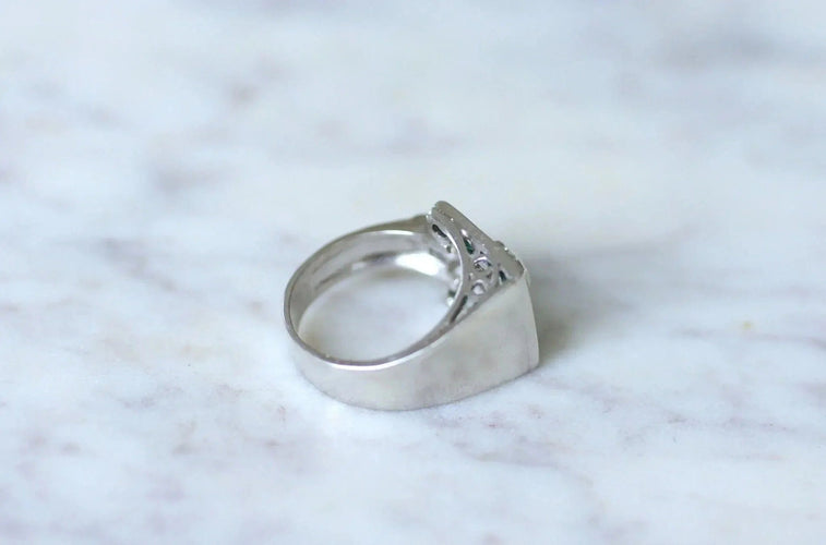 Chevalière Art Deco émeraudes et diamants 58 Facettes