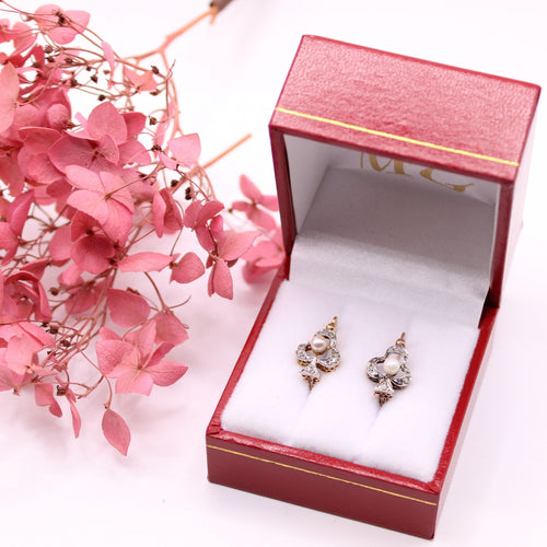 Boucles d'oreilles Dormeuses Art Nouveau Trèfles Diamants et Perles fines 58 Facettes