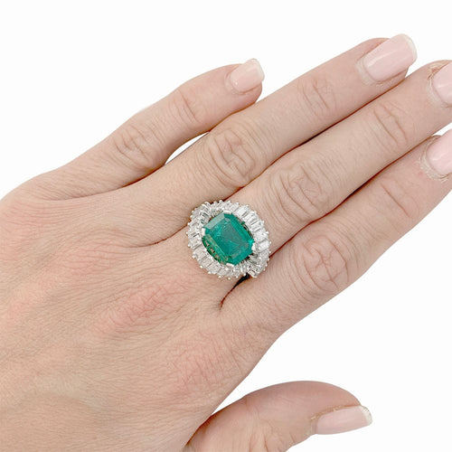 Bague 54 Bague émeraude or blanc, diamants. 58 Facettes 32023