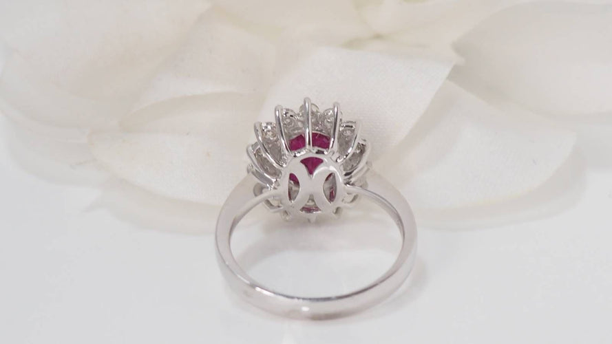 Bague 54 Bague marguerite en Or blanc, rubis et diamants 58 Facettes 32239